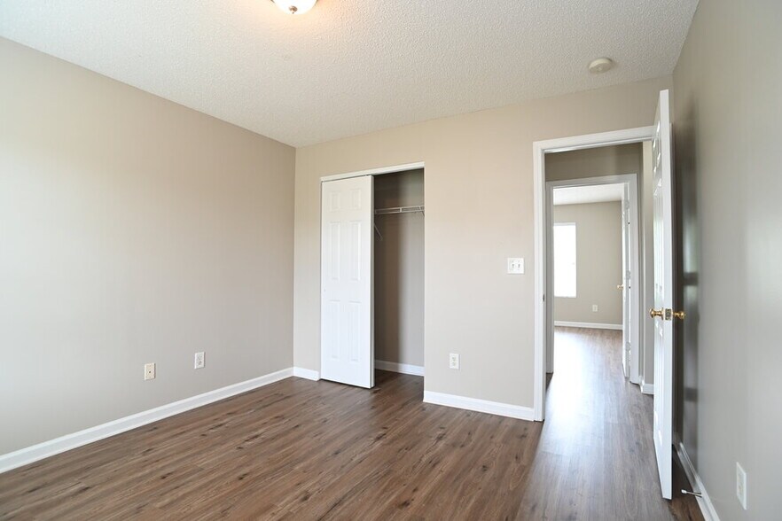 Building Photo - 4419 Golden View Dr