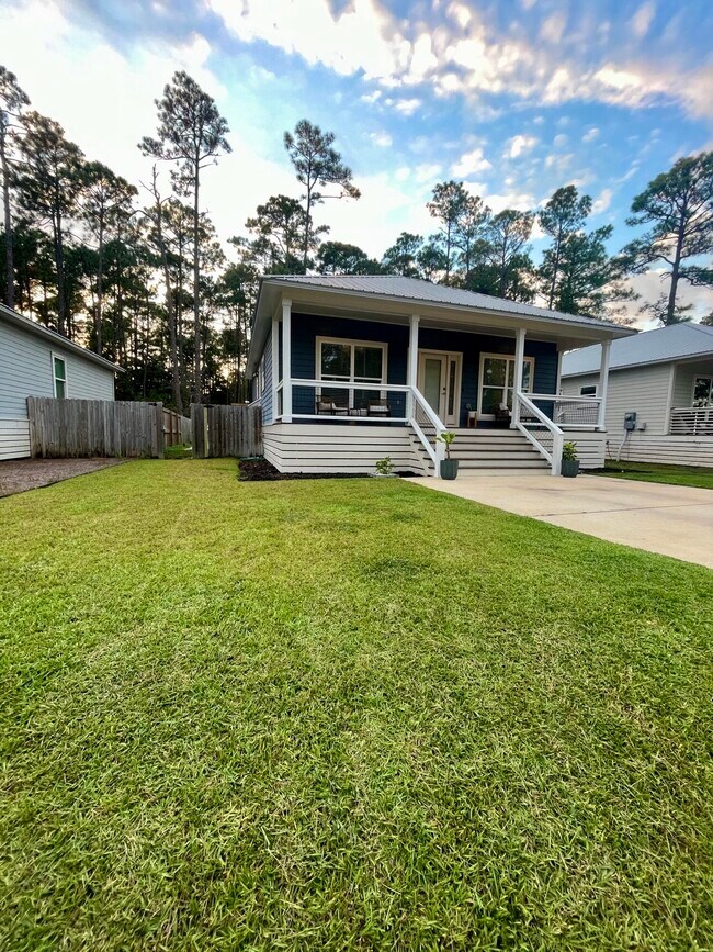 Building Photo - 105 1st St