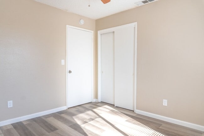 Building Photo - 825 Capehart Ct