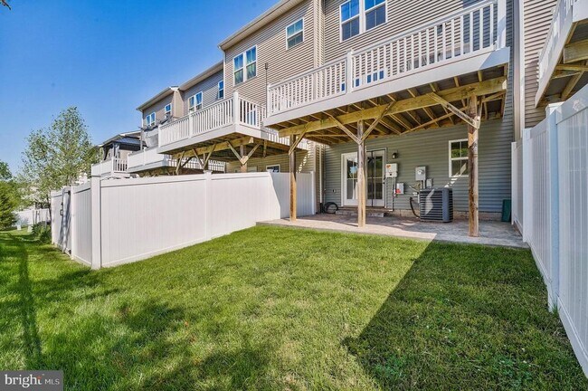Building Photo - 10711 Hinton Wy