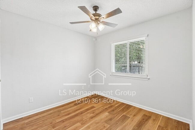 Building Photo - 3118 Bear Springs Dr