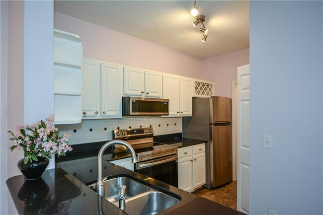 Building Photo - 955 Juniper St NE
