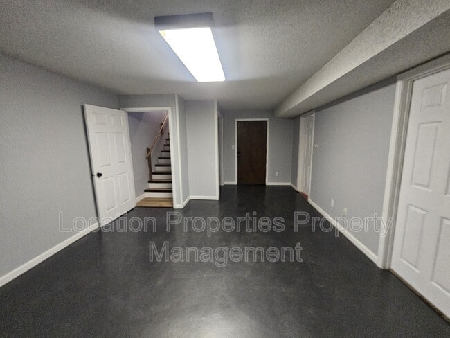 Building Photo - 3212 W 9th St