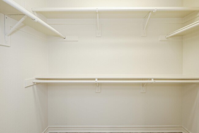 Building Photo - 9813 Sandhill Dr