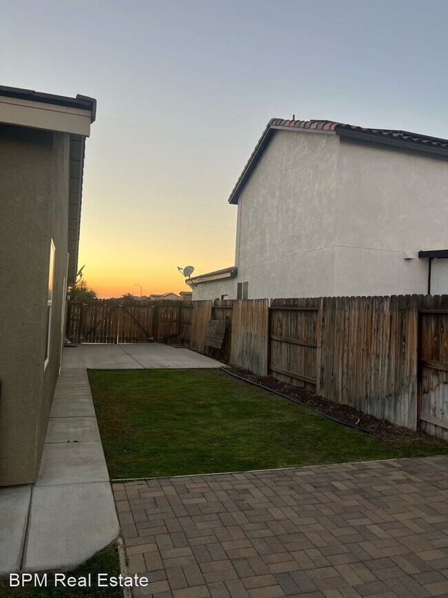 Building Photo - 4 br, 2 bath House - 6904 Trejo Dr