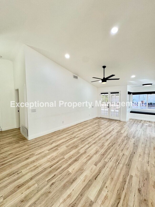 Building Photo - Ready to move in 3 bed 2 bath single story home