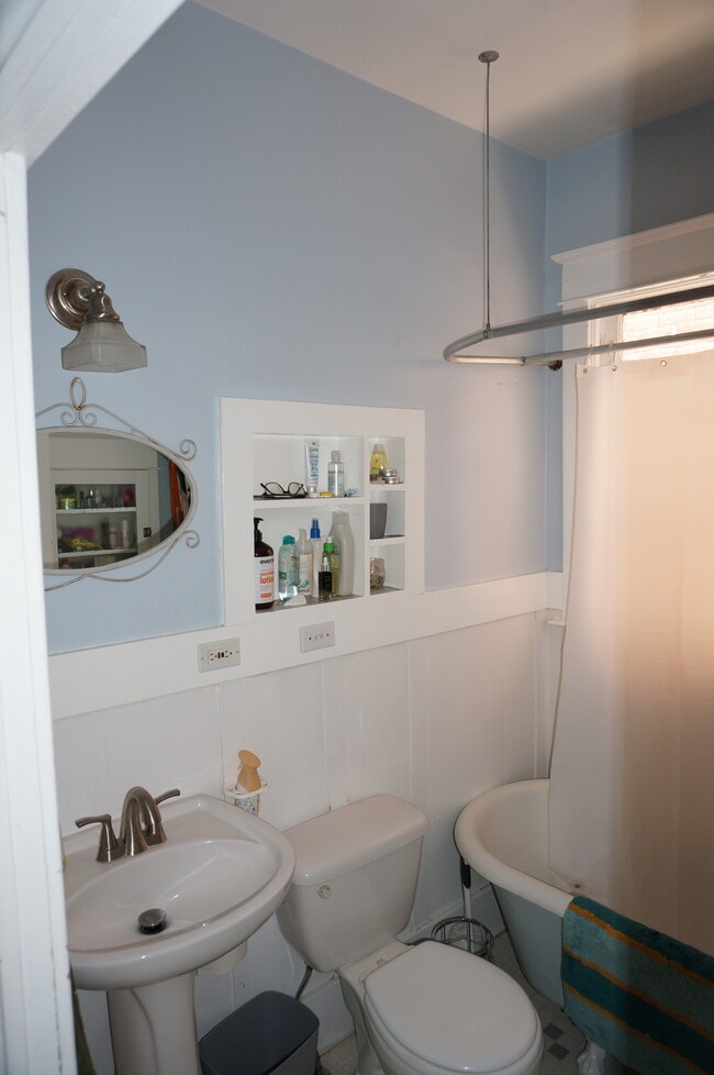 Bathroom - 2844 N Marion St