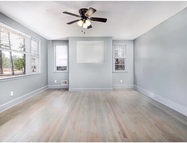 Building Photo - Cute Updated West Columbia HOME