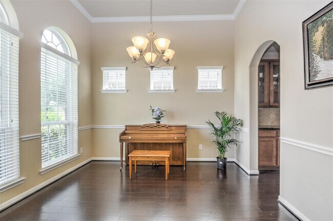 Building Photo - 26335 Cedar Pine Dr