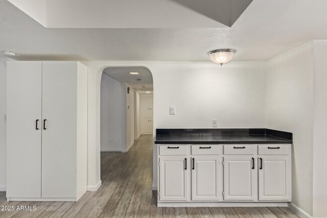 Building Photo - 5401 E Exeter Blvd