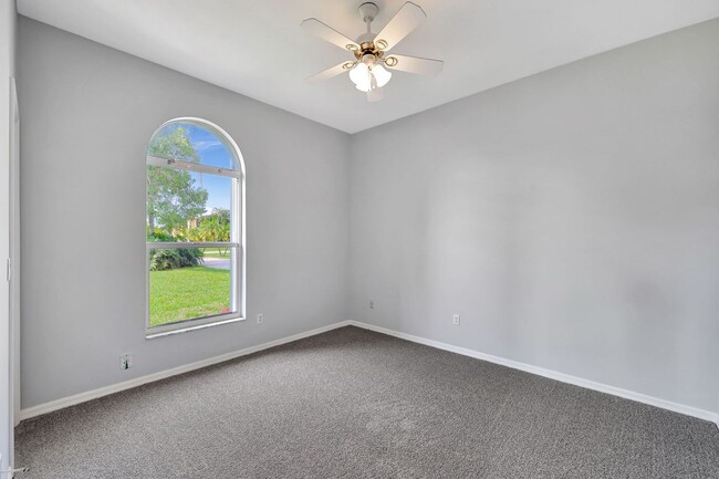 Building Photo - A BOATER'S PARADISE WITH THIS STUNNING 3 B...