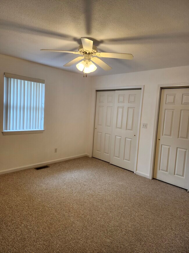 Building Photo - 1480 Woodlawn Dr
