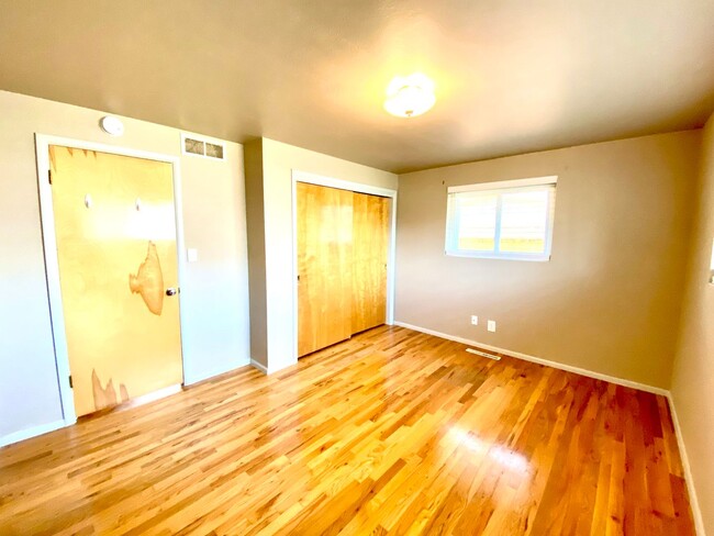 Building Photo - 3 Bedroom, 2 Bathroom Single Level Home ne...