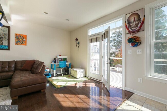 Building Photo - 42607 Offenham Terrace