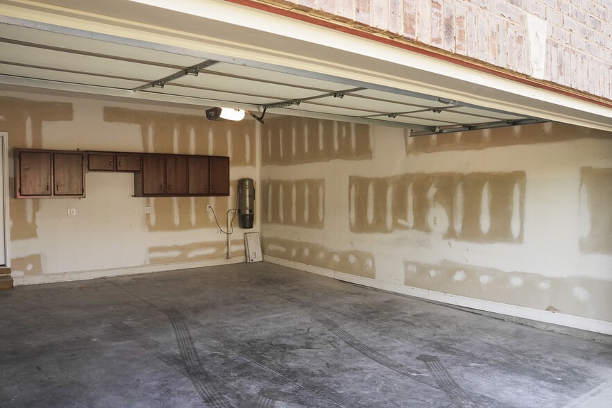 Two Car Extended Garage R (22x25) - 393 Hays Blvd