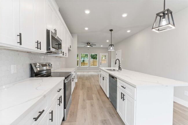 Building Photo - 5420 Lynnfield St