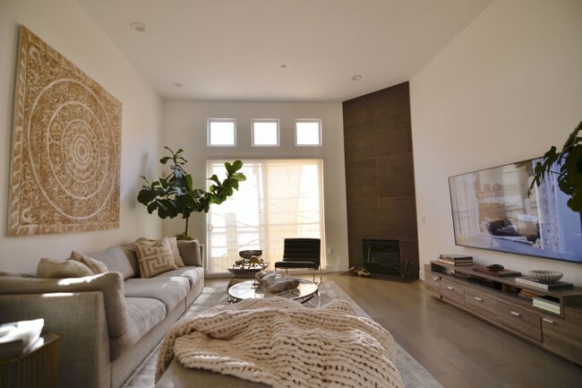 Building Photo - 5703 Laurel Canyon Blvd