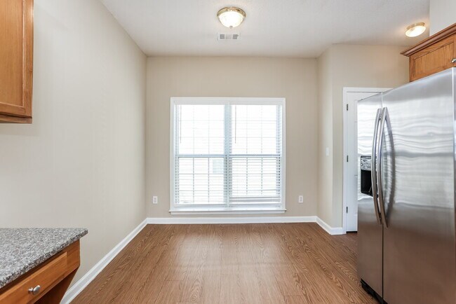 Building Photo - 4425 Ridgefair Dr