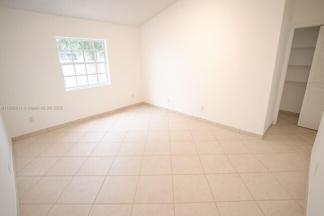 Building Photo - 14478 SW 139th Ave Cir W