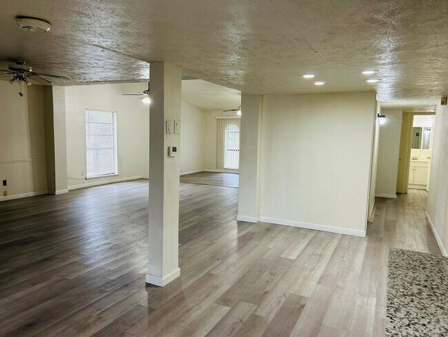 Building Photo - 16902 Castle Fraser Dr