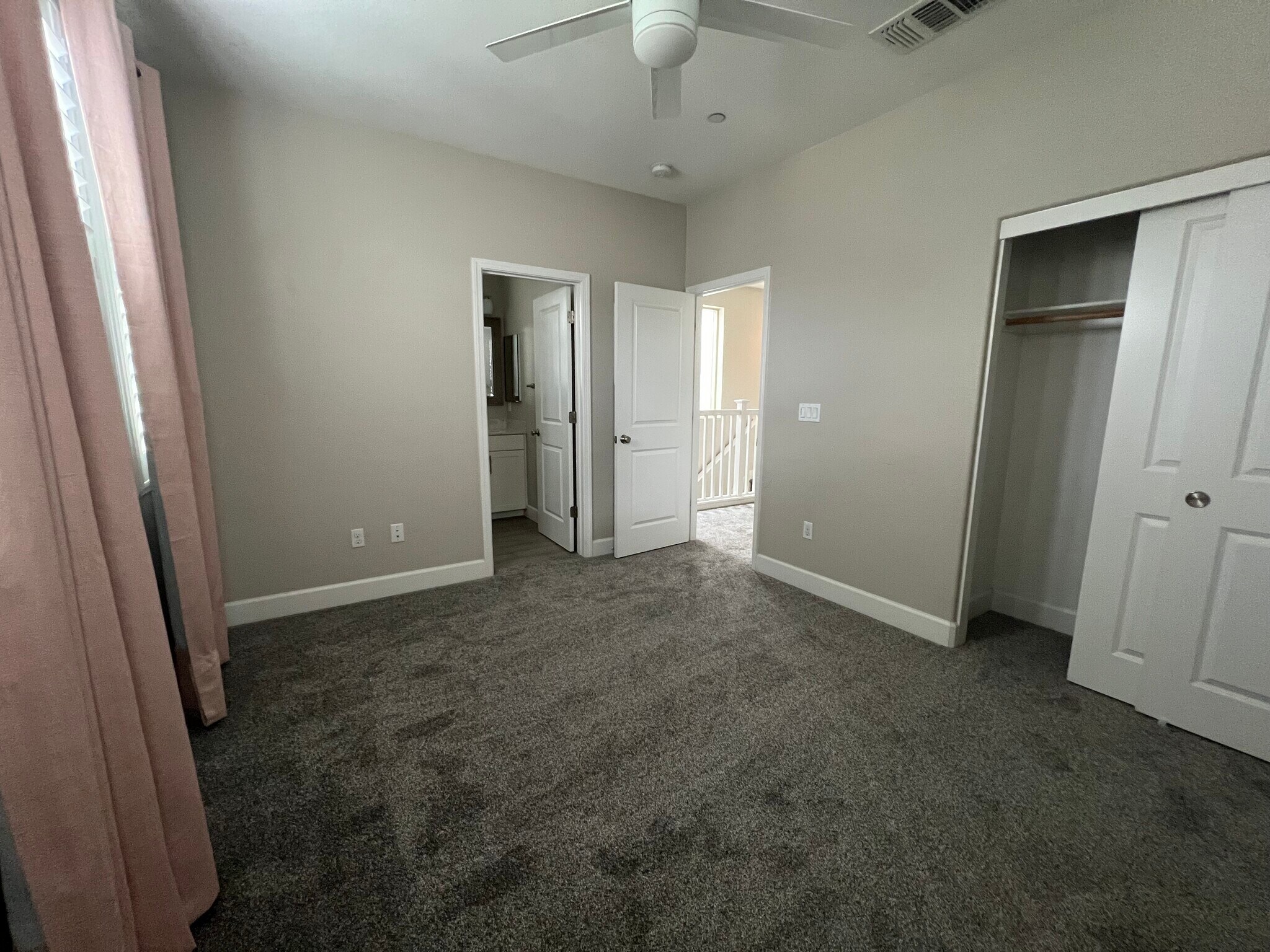 second room on the top floor with full bath - 2904 Worthing Cmn