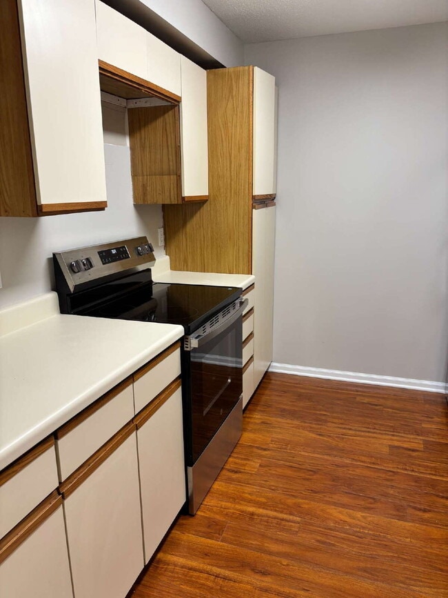 Building Photo - 617 Balfour Rd