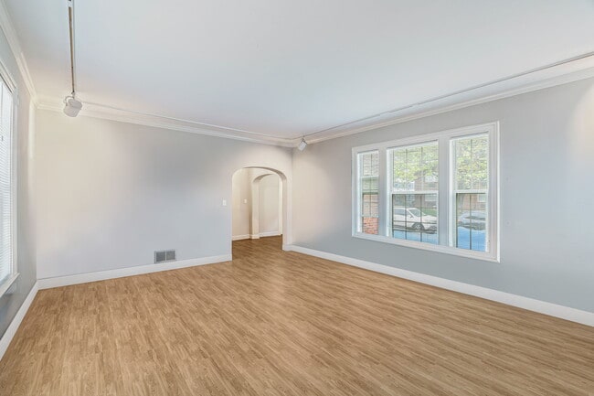 Building Photo - 1606 Laurel Ave