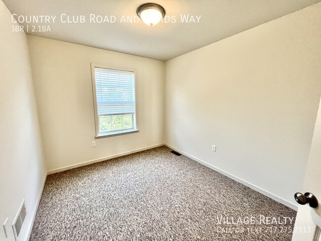Building Photo - 721 Country Club Rd