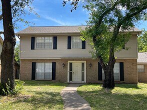 Building Photo - Bryan - 4 Bedroom - 2 bath - 2 story House with attached garage