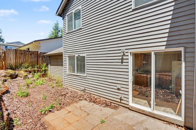 Building Photo - 5260-5262 Springcrest Drive