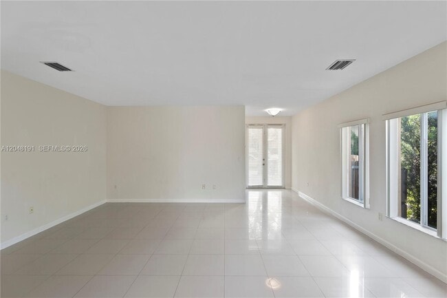 Building Photo - 2782 SW 33rd Ave