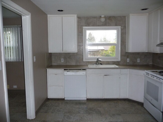 Building Photo - Hardwood floors