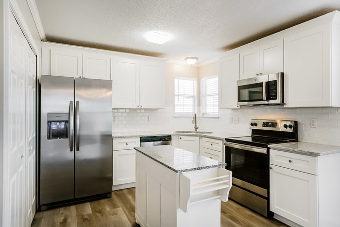 Building Photo - 300 Beech Hill Ct