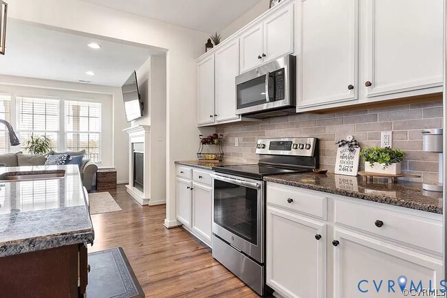 Building Photo - 16913 Thornapple Run