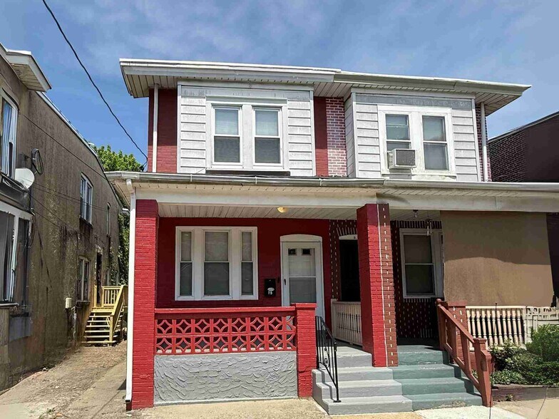 Building Photo - 15 Trent Ave