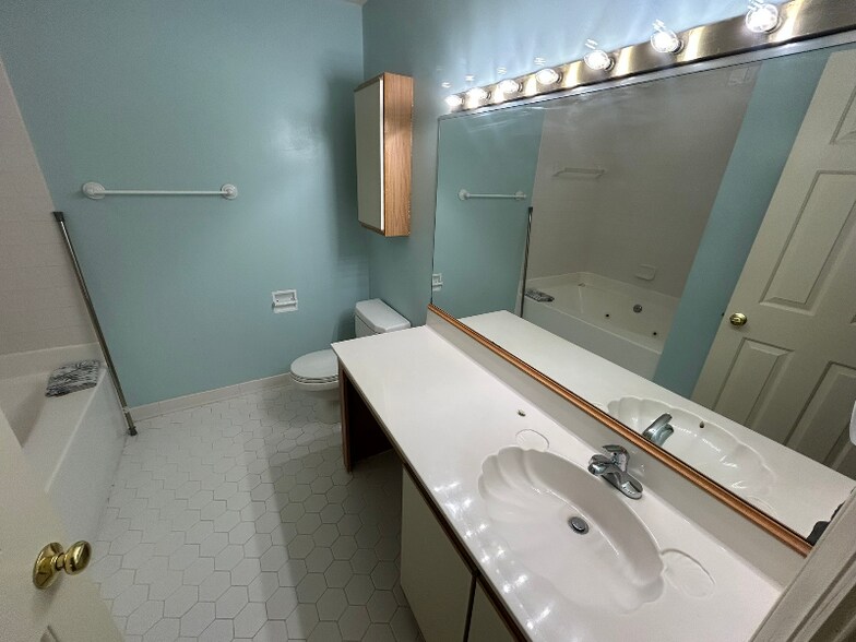 Building Photo - 469 Summerwalk Cir