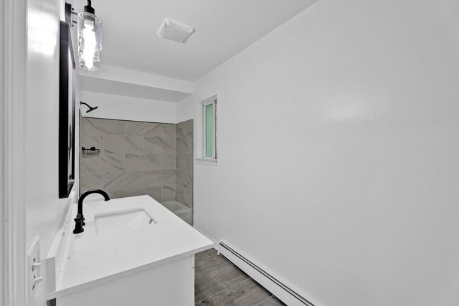 Building Photo - APARTMENT FOR LEASE - 2BD 1BTH NEWLY RENOVATED