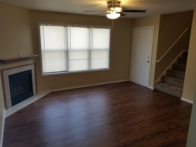 Building Photo - Townhome with a fireplace