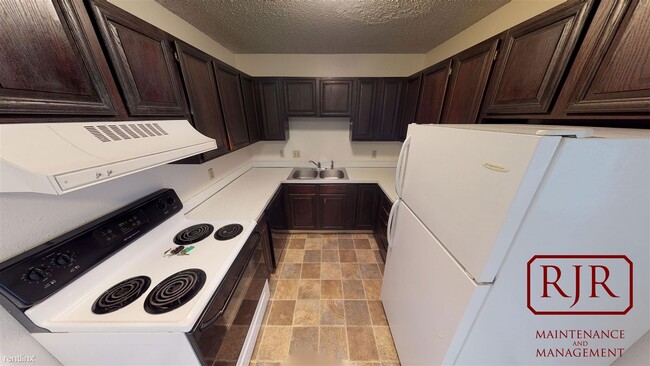 Primary Photo - 3120 E Rosser Ave