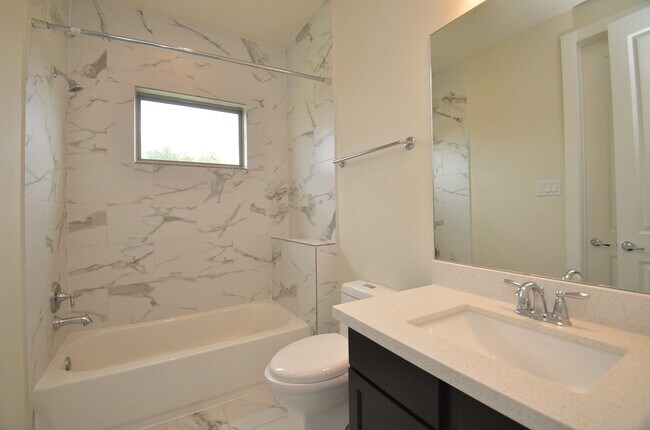 Building Photo - 2616 Riverside Dr