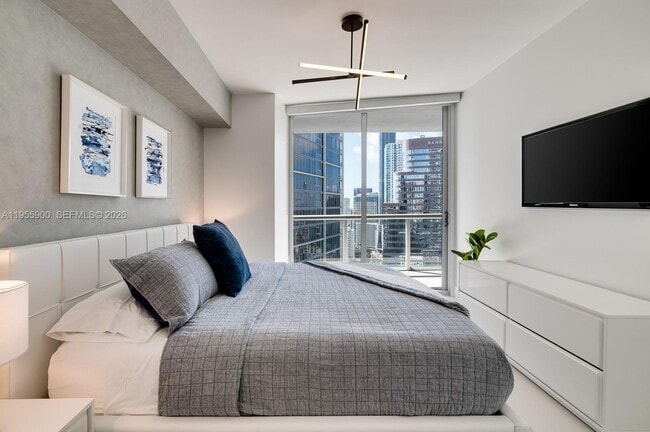 Building Photo - 475 Brickell Ave