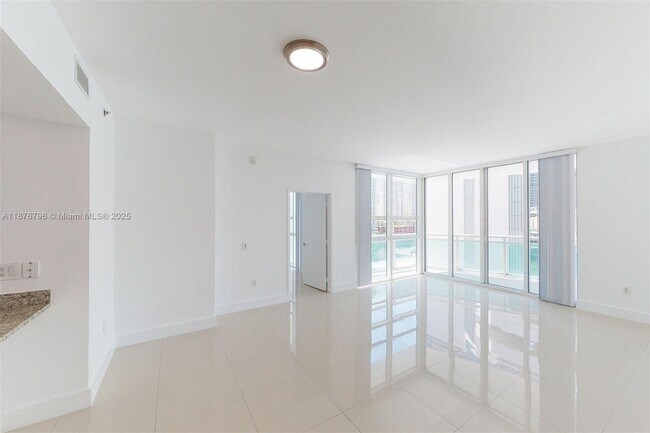 Building Photo - 951 Brickell Ave