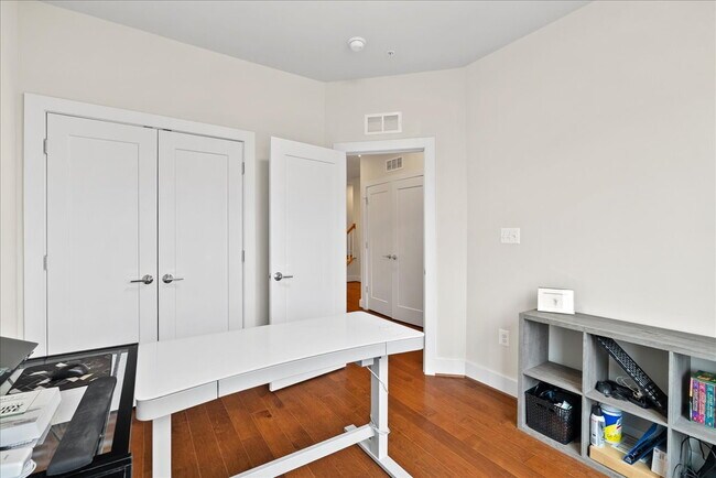 Building Photo - A Glimpse of Serene Living in Chantilly, VA