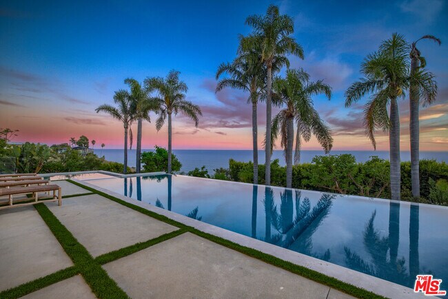Building Photo - 4732 Avenida Del Mar