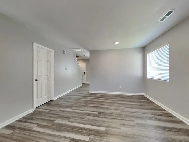 Building Photo - 802 Brantford Dr