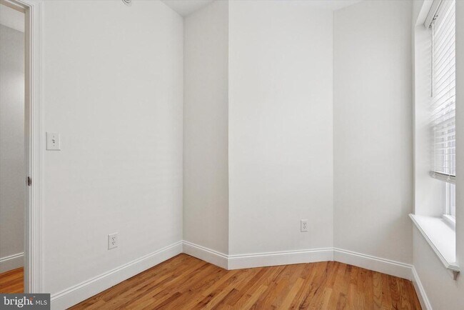 Building Photo - 1538 Christian St