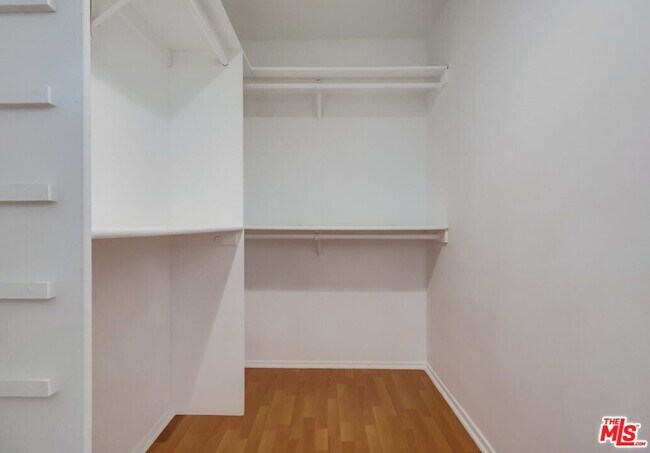 Building Photo - 687 Mt Carmel Dr