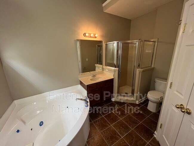 Building Photo - 5236 Laurel Home Cove