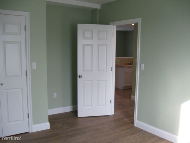 Building Photo - 1 br, 1 bath Apartment - 2 South Grove Street