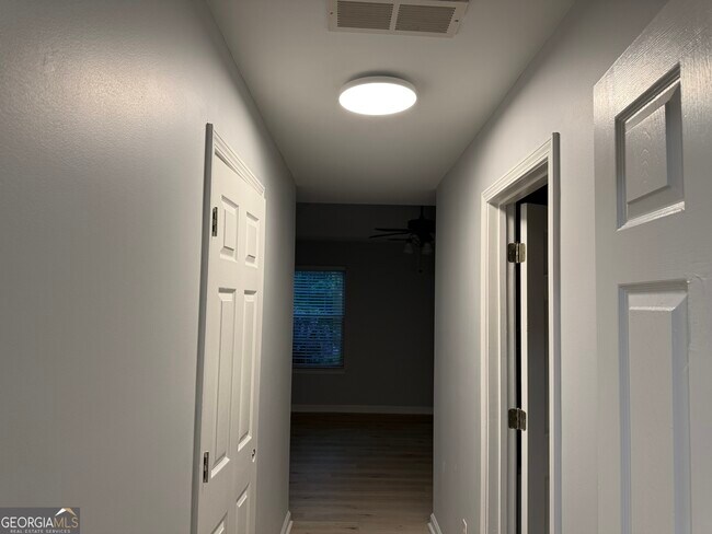 Building Photo - 4209 Zephyrhills Dr